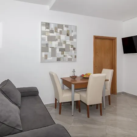 Antea With Free Parking Guest house