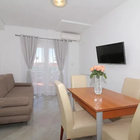 Antea With Free Parking Guest house