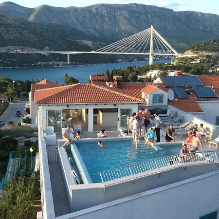 Antea With Free Parking Pensionat 4*