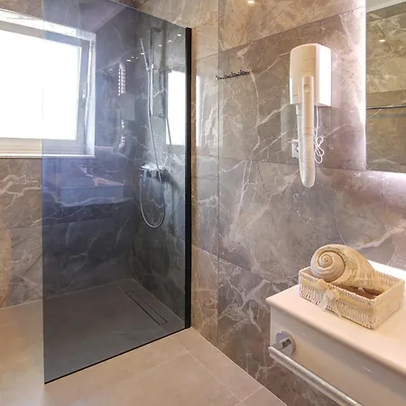 Гостевой дом Antea With Free Parking 4*