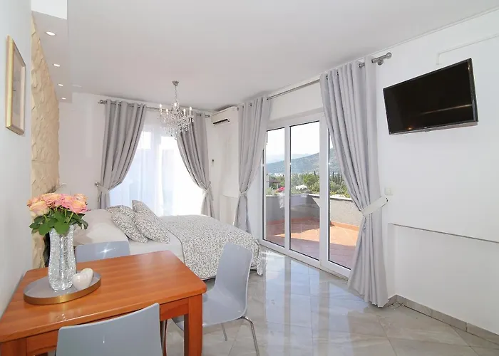 Antea With Free Parking Guest house 4*