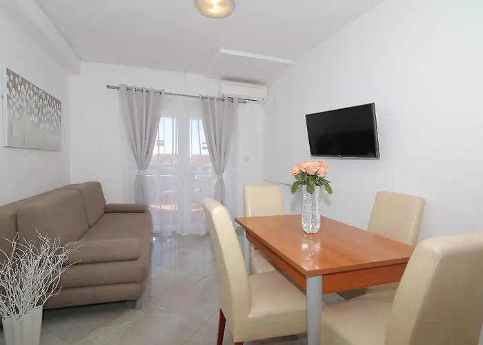 Antea With Free Parking Guest house